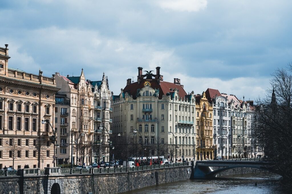 buildings, river, nature-7863073.jpg