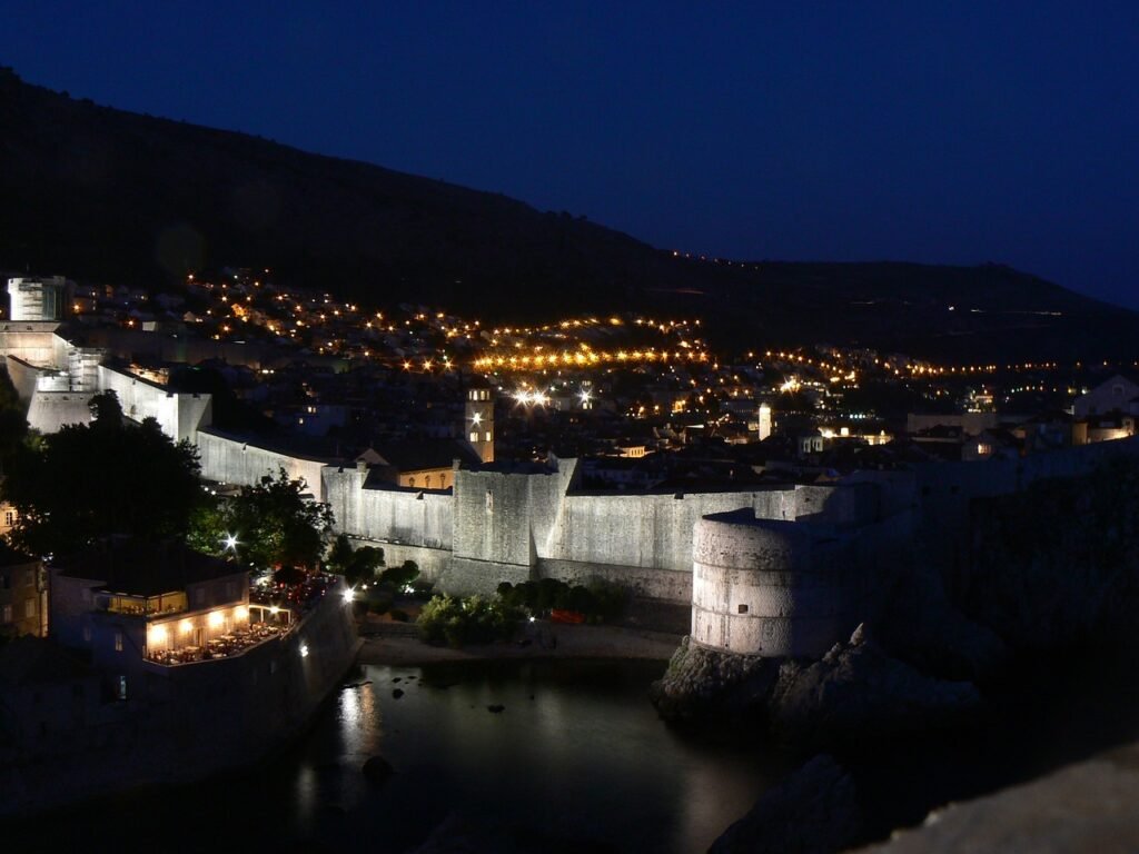 dubrovnik, night, cityscape-195754.jpg