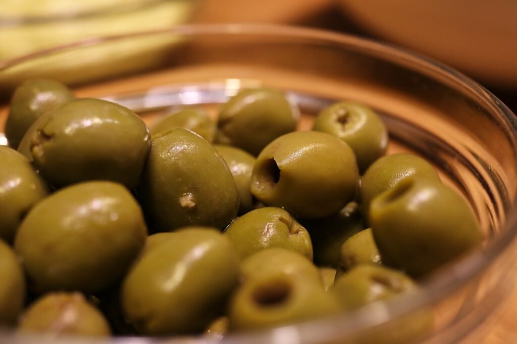 olives, bowl, appetizer-6906621.jpg