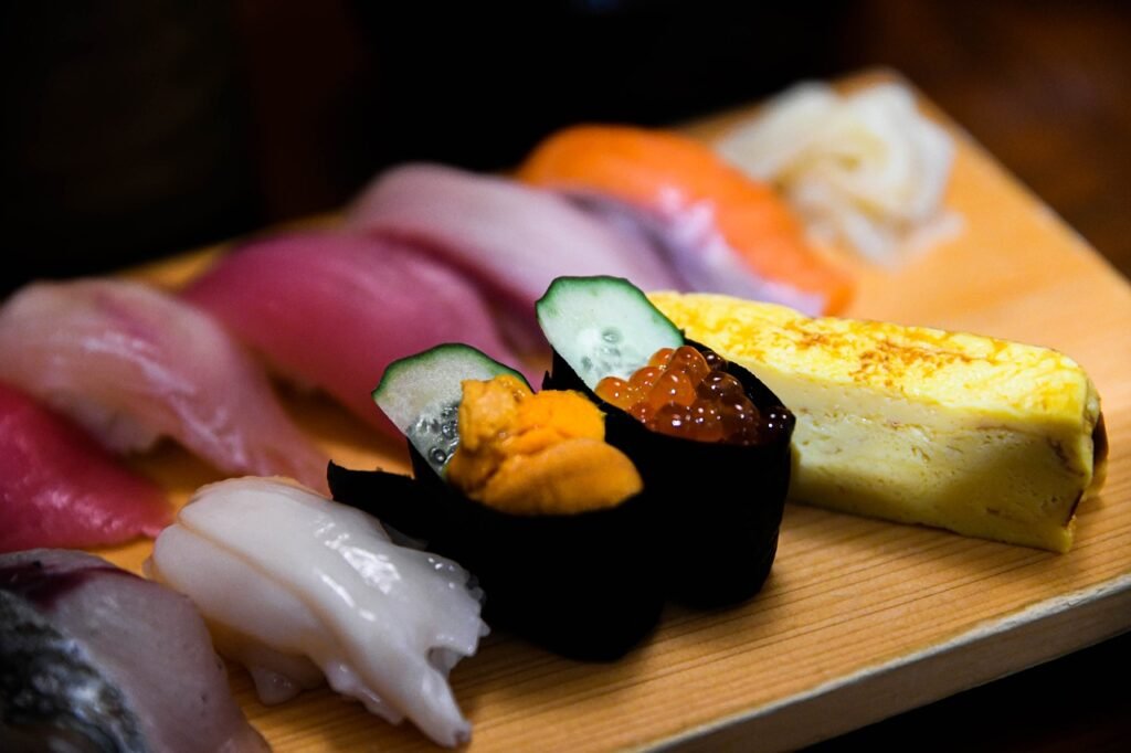 sushi, sashimi, chirashi-8143127.jpg